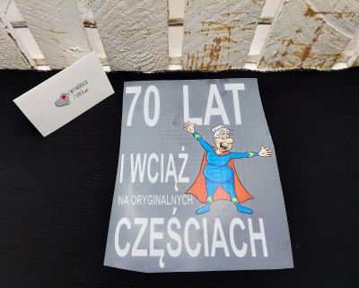 RM25 Naprasowanka BABCIA 70 na CIEMNE 20 CM